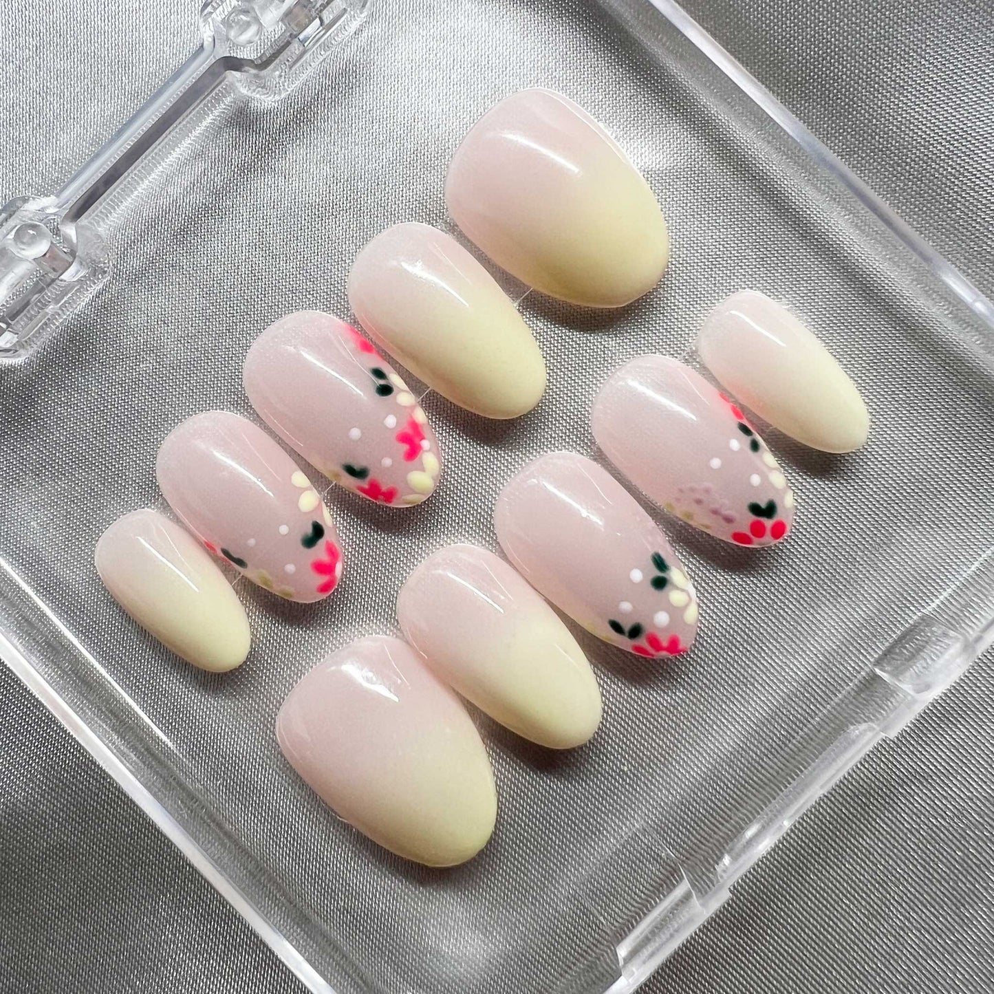 press on nails modèle Daisy