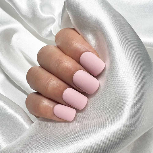 faux ongles couleur nude